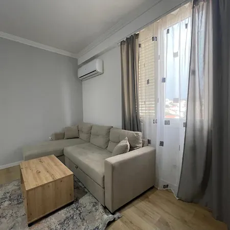 Avi 2 Apartment